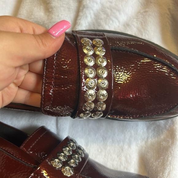 90’s Elegant Burgundy Platform Loafers with stud Detail - Picture 5 of 5